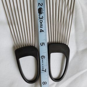 Curly world " puck me up" hair lifting picks